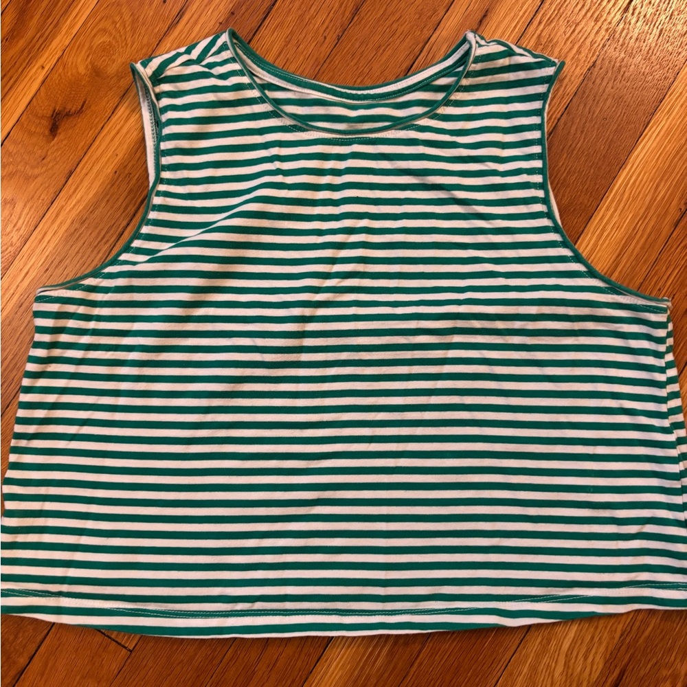 Universal Thread crop tank Sz M